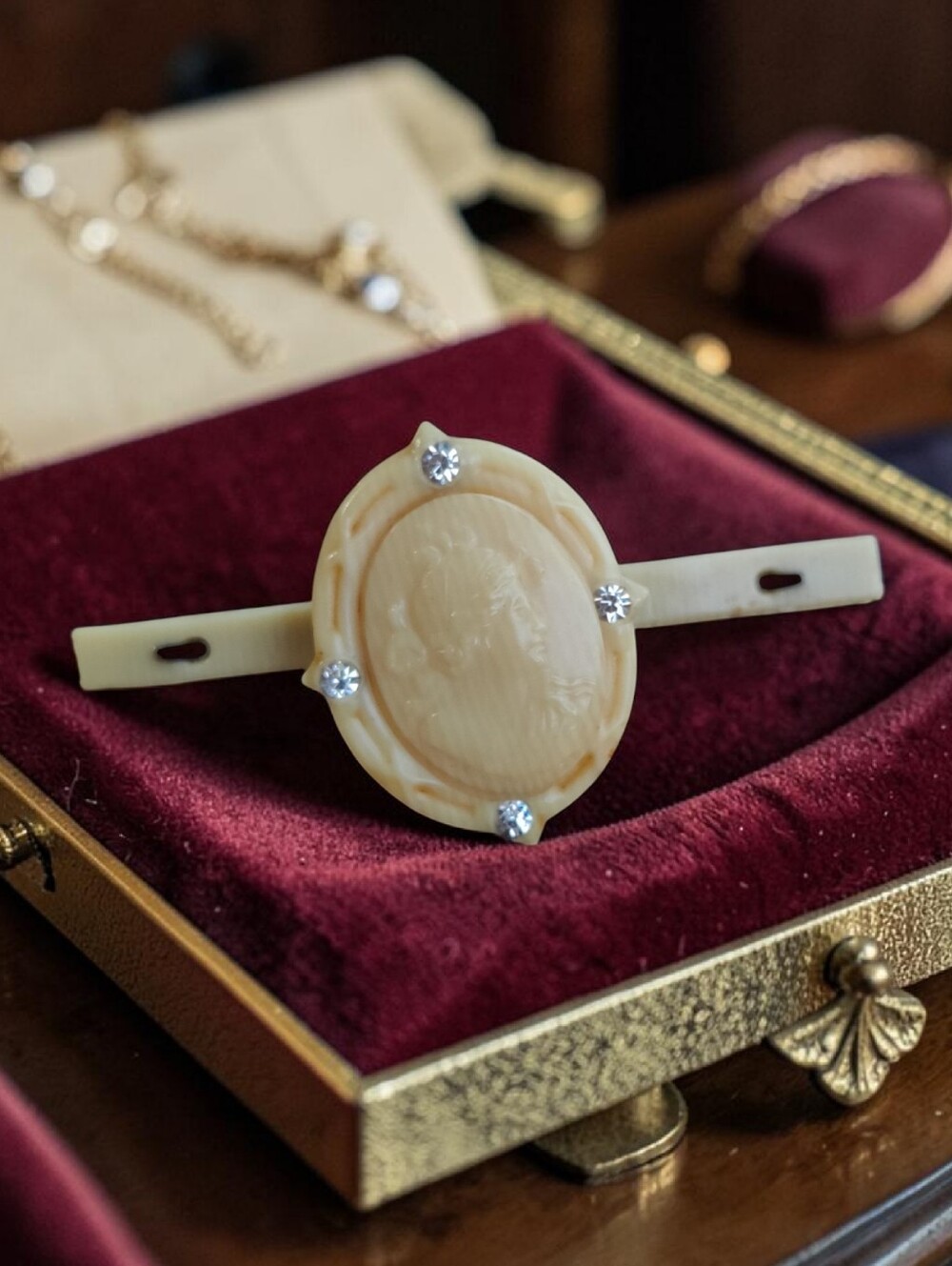 Antique Victorian Cameo Bar Brooch